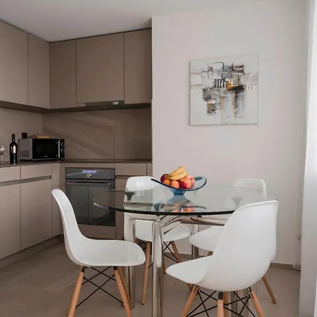 Gertrudstrasse In Wiedikon By Aas Service * Zurich